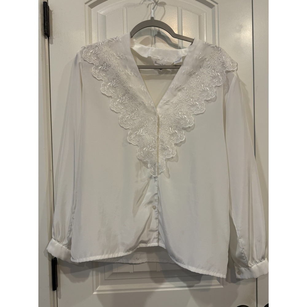 Susan Hutton White Button Down Blouse Size 10 Embroidered Floral‎ Collar